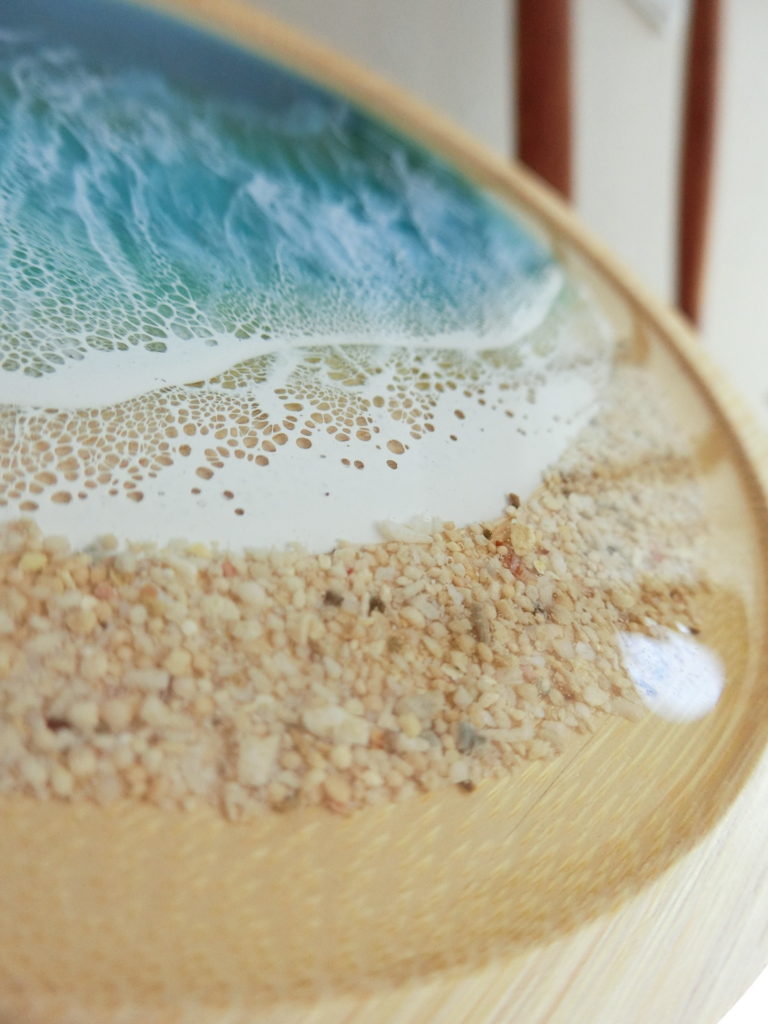 星の砂を埋め込んだ海レジンコースター